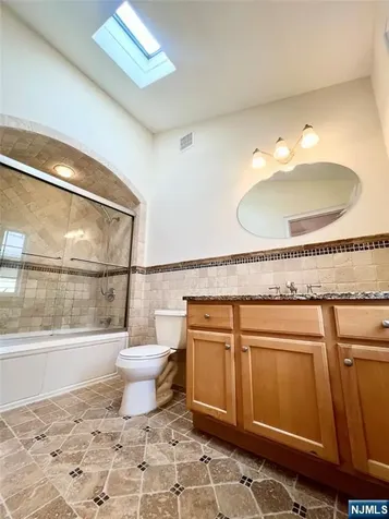 445 7th Street Palisades Park NJ 07650