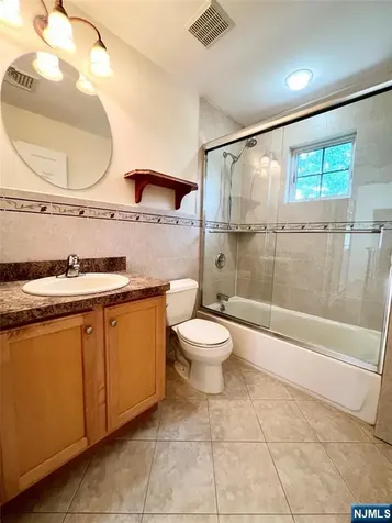 445 7th Street Palisades Park NJ 07650