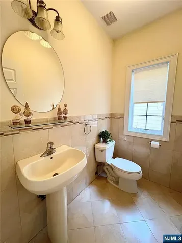445 7th Street Palisades Park NJ 07650