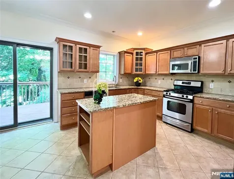 445 7th Street Palisades Park NJ 07650