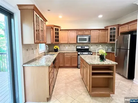 445 7th Street Palisades Park NJ 07650
