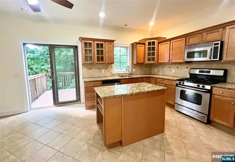 445 7th Street Palisades Park NJ 07650