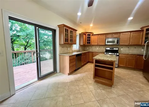 445 7th Street Palisades Park NJ 07650