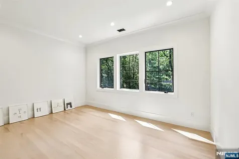 61 Riverview Terrace Upper Saddle River NJ 07458