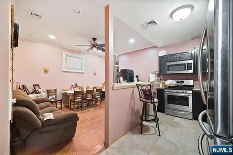 333-335 Broad Avenue Leonia NJ 07605