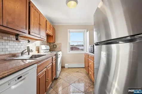 28 Knox Terrace Wayne NJ 07470