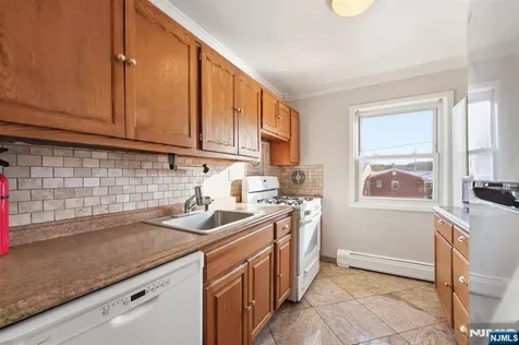 28 Knox Terrace Wayne NJ 07470