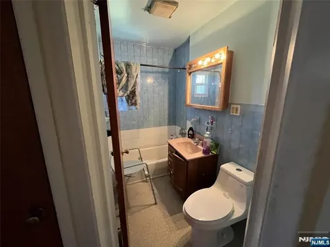 539 Sandra Place Teaneck NJ 07666