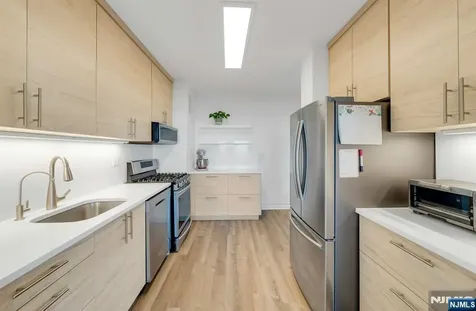 1530 Palisade Fort Lee NJ 07024