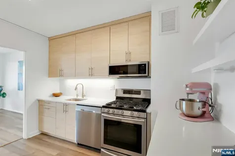 1530 Palisade Fort Lee NJ 07024