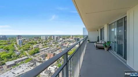 1530 Palisade Fort Lee NJ 07024