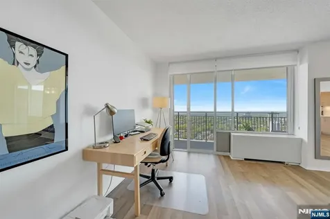 1530 Palisade Fort Lee NJ 07024