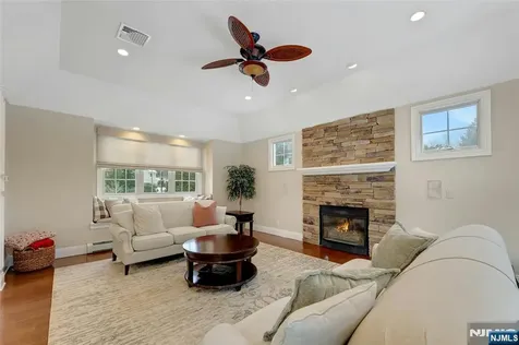 16 Herron Harrington Park NJ 07640