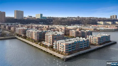 316 Ellery Court Edgewater NJ 07020