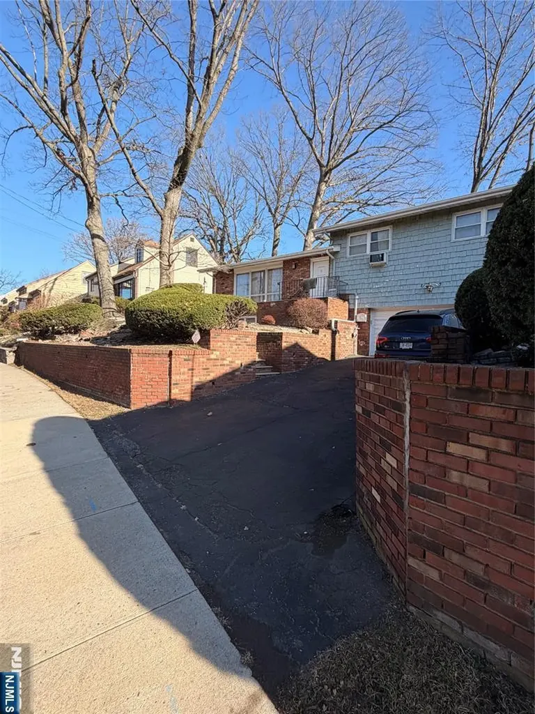 1032 Glen Road Fort Lee NJ 07024