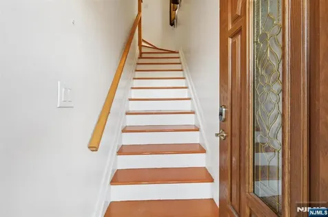 32 Hudson Terrace Edgewater NJ 07020