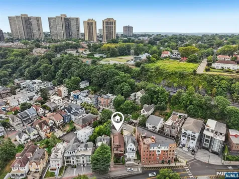 32 Hudson Terrace Edgewater NJ 07020