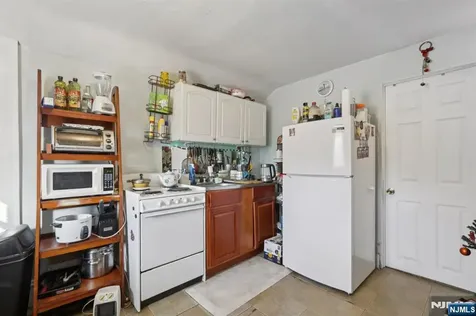 39 Thomas Street Paterson NJ 07503