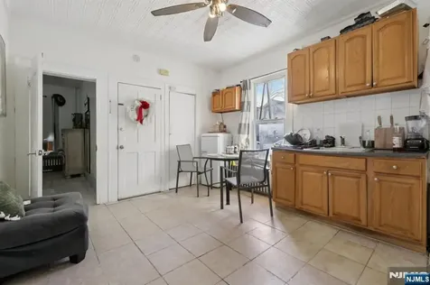 39 Thomas Street Paterson NJ 07503