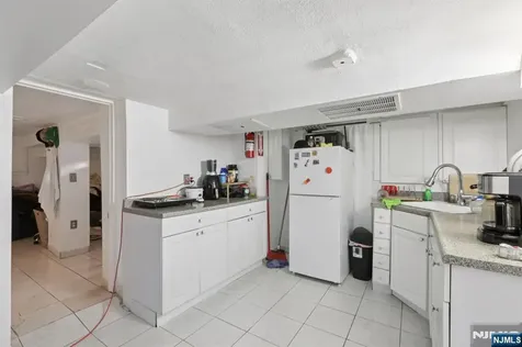 39 Thomas Street Paterson NJ 07503