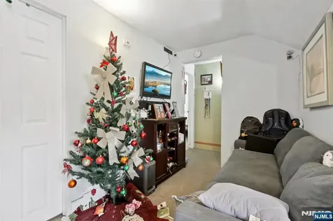 39 Thomas Street Paterson NJ 07503