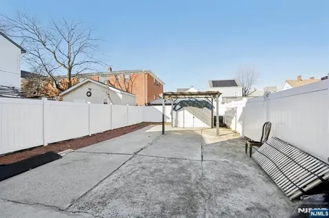 39 Thomas Street Paterson NJ 07503