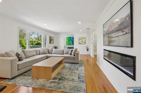 63 Danebury Downs Upper Saddle River NJ 07458