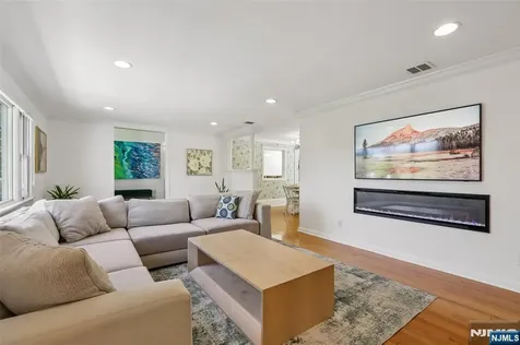 63 Danebury Downs Upper Saddle River NJ 07458