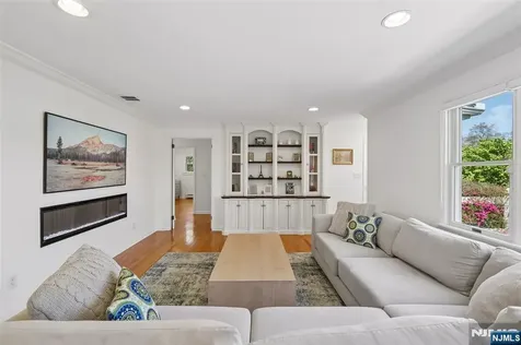 63 Danebury Downs Upper Saddle River NJ 07458