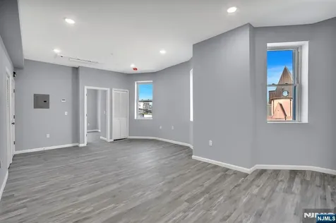 157 Clifton Avenue Newark NJ 07104