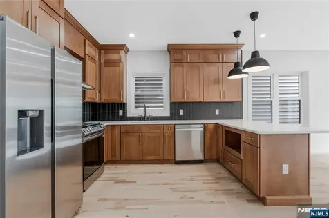9 Voorhees Newark NJ 07103
