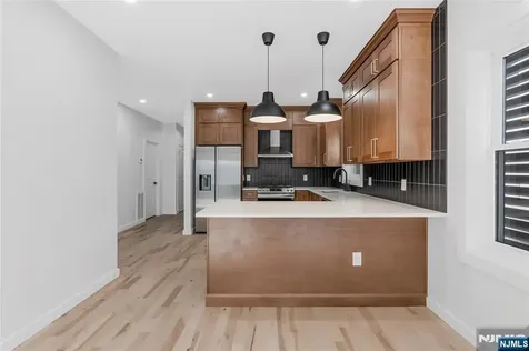 9 Voorhees Newark NJ 07103