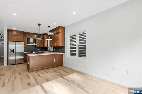 9 Voorhees Newark NJ 07103