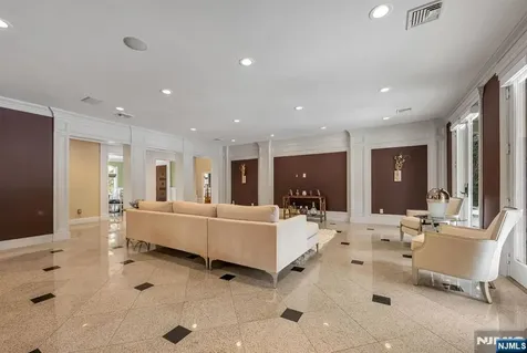 17 Jefferson Avenue Cresskill NJ 07626
