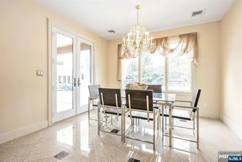 17 Jefferson Avenue Cresskill NJ 07626