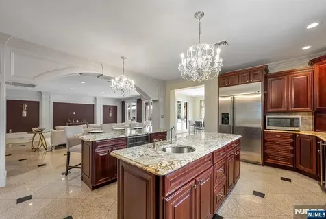 17 Jefferson Avenue Cresskill NJ 07626