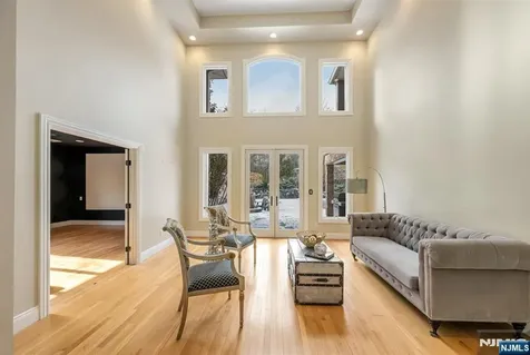 17 Jefferson Avenue Cresskill NJ 07626