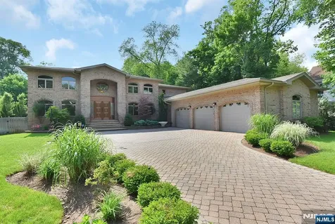 17 Jefferson Avenue Cresskill NJ 07626