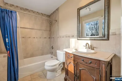 17 Jefferson Avenue Cresskill NJ 07626