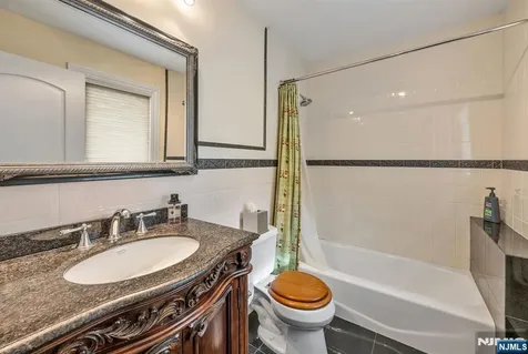 17 Jefferson Avenue Cresskill NJ 07626