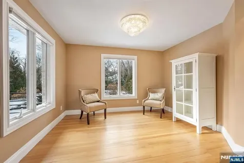 17 Jefferson Avenue Cresskill NJ 07626