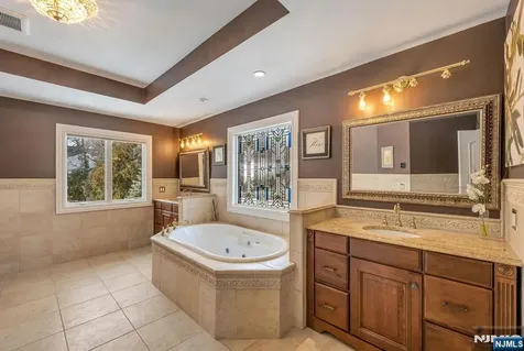 17 Jefferson Avenue Cresskill NJ 07626