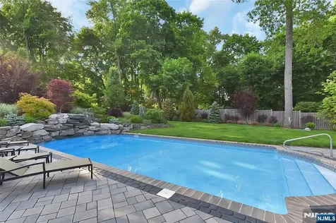 17 Jefferson Avenue Cresskill NJ 07626