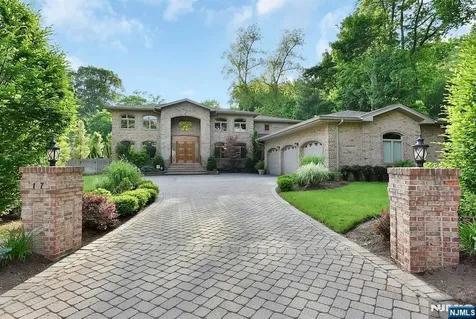 17 Jefferson Avenue Cresskill NJ 07626