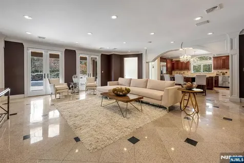 17 Jefferson Avenue Cresskill NJ 07626