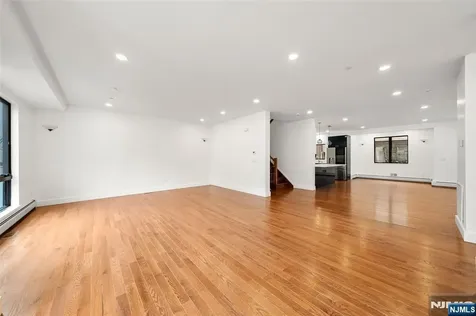 1456 River Road Edgewater NJ 07020