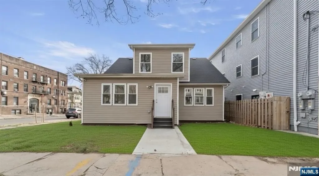 392 Clinton Place Newark NJ 07112