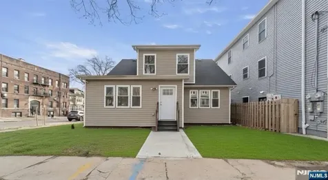 392 Clinton Place Newark NJ 07112