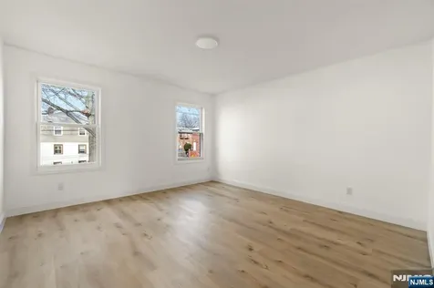 392 Clinton Place Newark NJ 07112