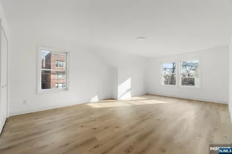 392 Clinton Place Newark NJ 07112